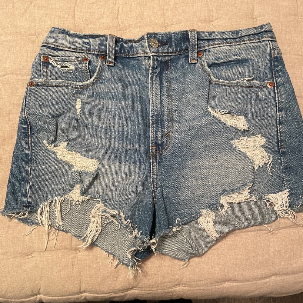 Abercrombie and fitch shorts- the mom short high rise